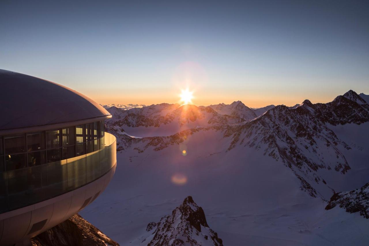 Hotel Mittagskogel Pitztal Санкт-Леонгард-ім-Пітцталь Екстер'єр фото