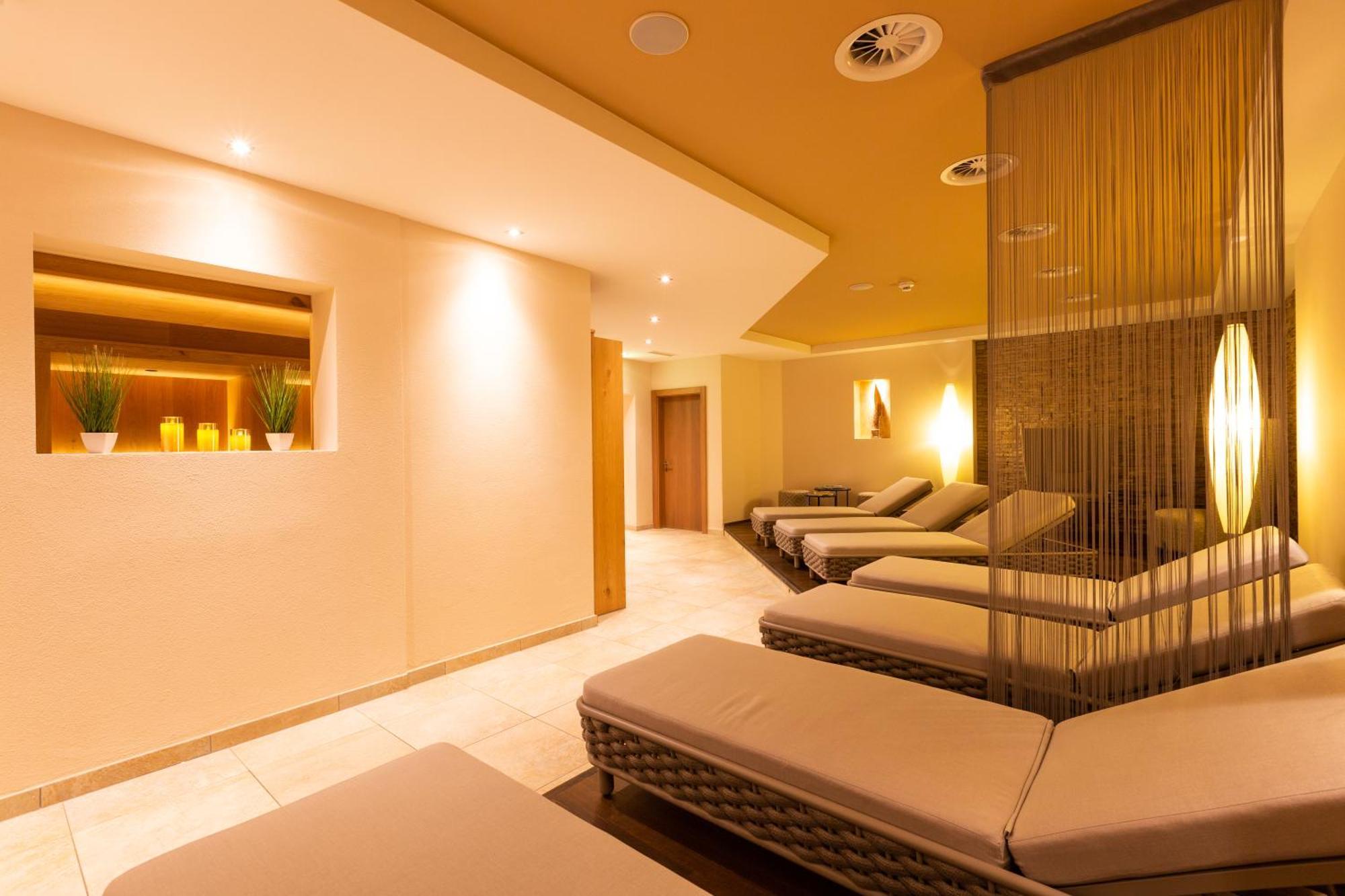 Hotel Mittagskogel Pitztal Санкт-Леонгард-ім-Пітцталь Екстер'єр фото