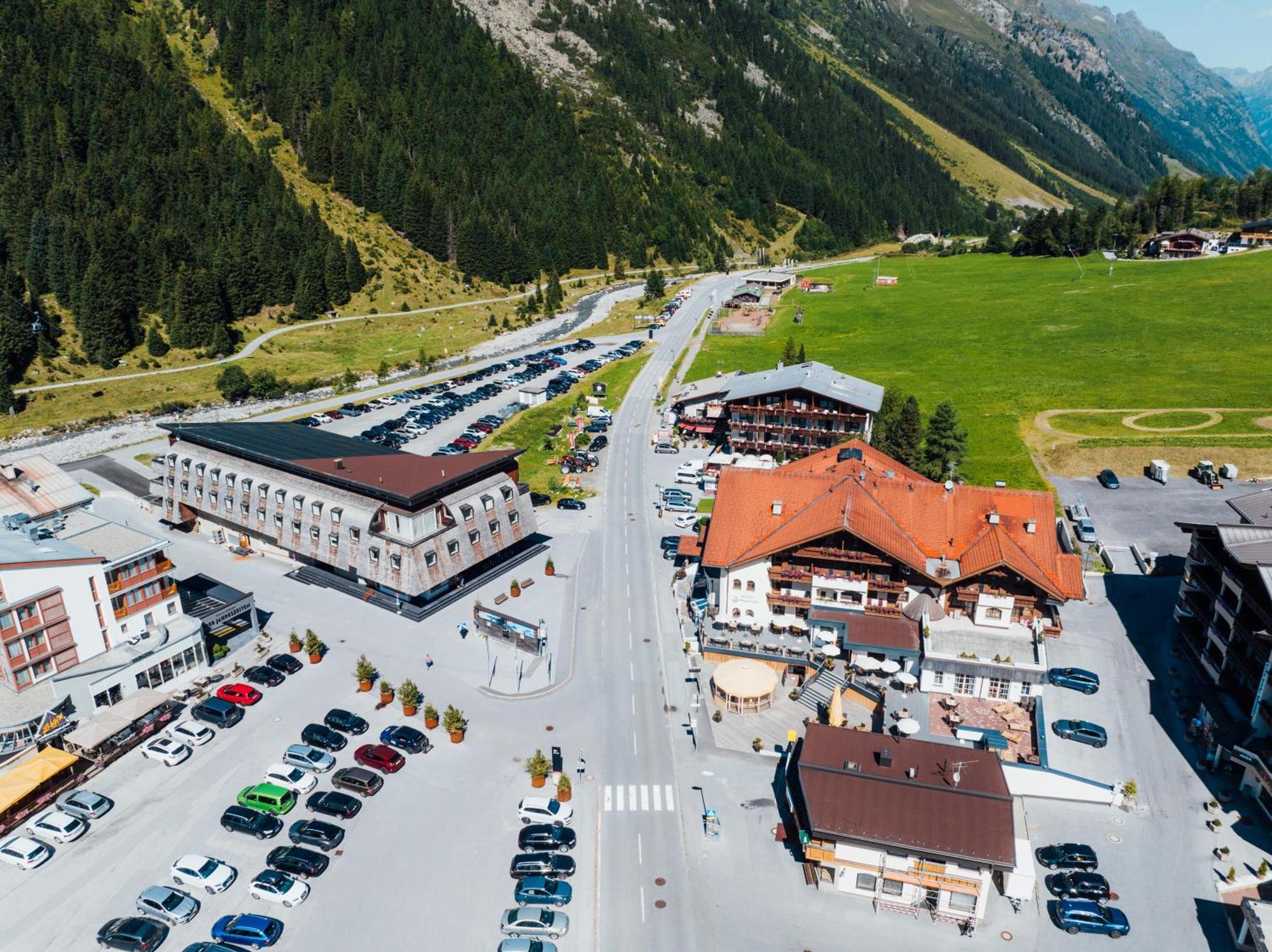 Hotel Mittagskogel Pitztal Санкт-Леонгард-ім-Пітцталь Екстер'єр фото