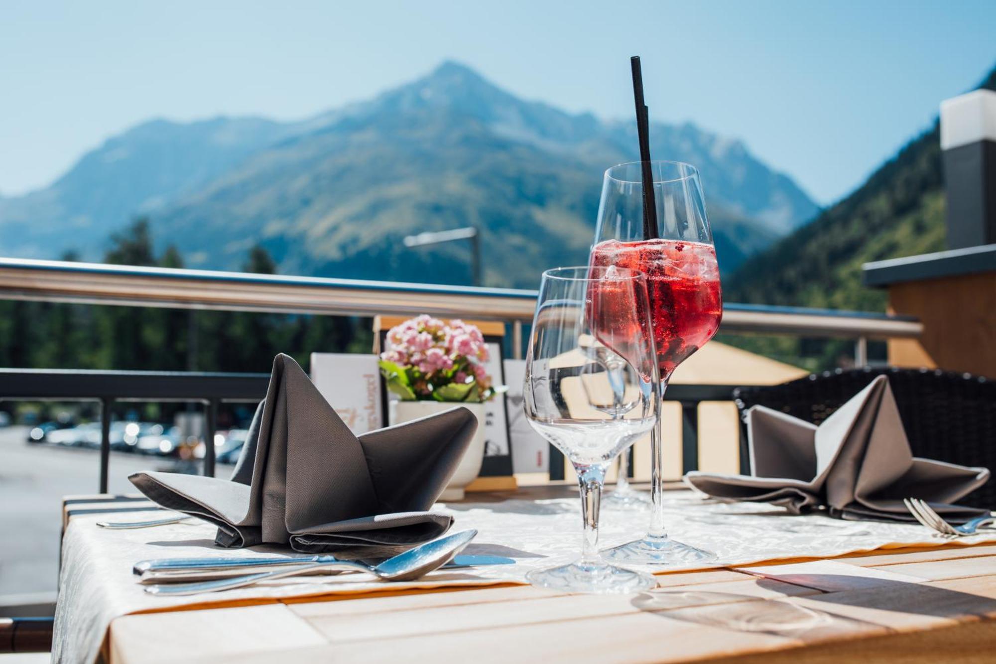 Hotel Mittagskogel Pitztal Санкт-Леонгард-ім-Пітцталь Екстер'єр фото