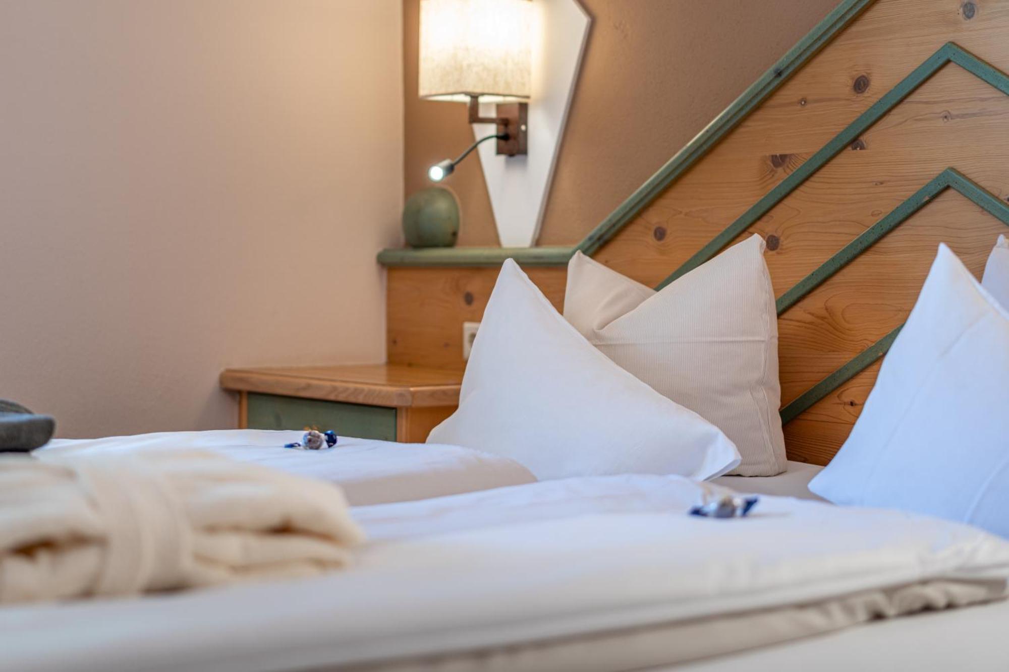 Hotel Mittagskogel Pitztal Санкт-Леонгард-ім-Пітцталь Екстер'єр фото