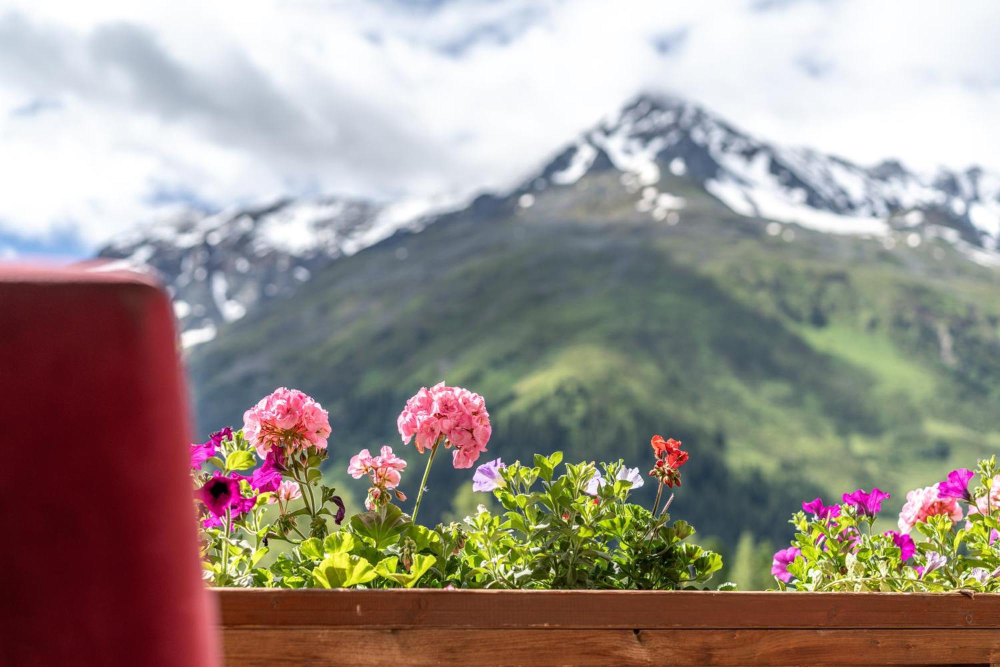 Hotel Mittagskogel Pitztal Санкт-Леонгард-ім-Пітцталь Екстер'єр фото