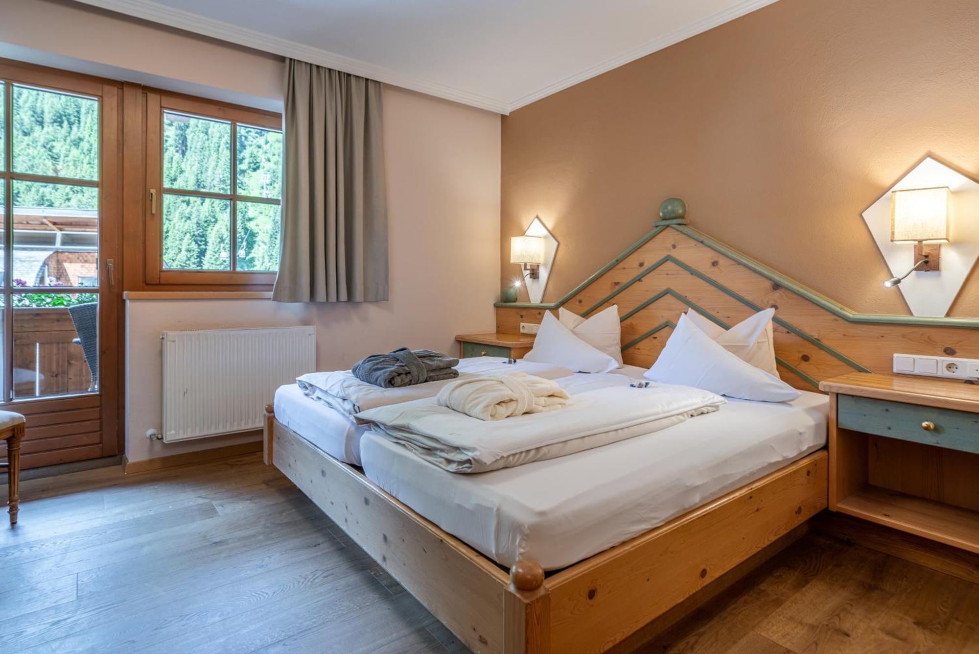 Hotel Mittagskogel Pitztal Санкт-Леонгард-ім-Пітцталь Екстер'єр фото