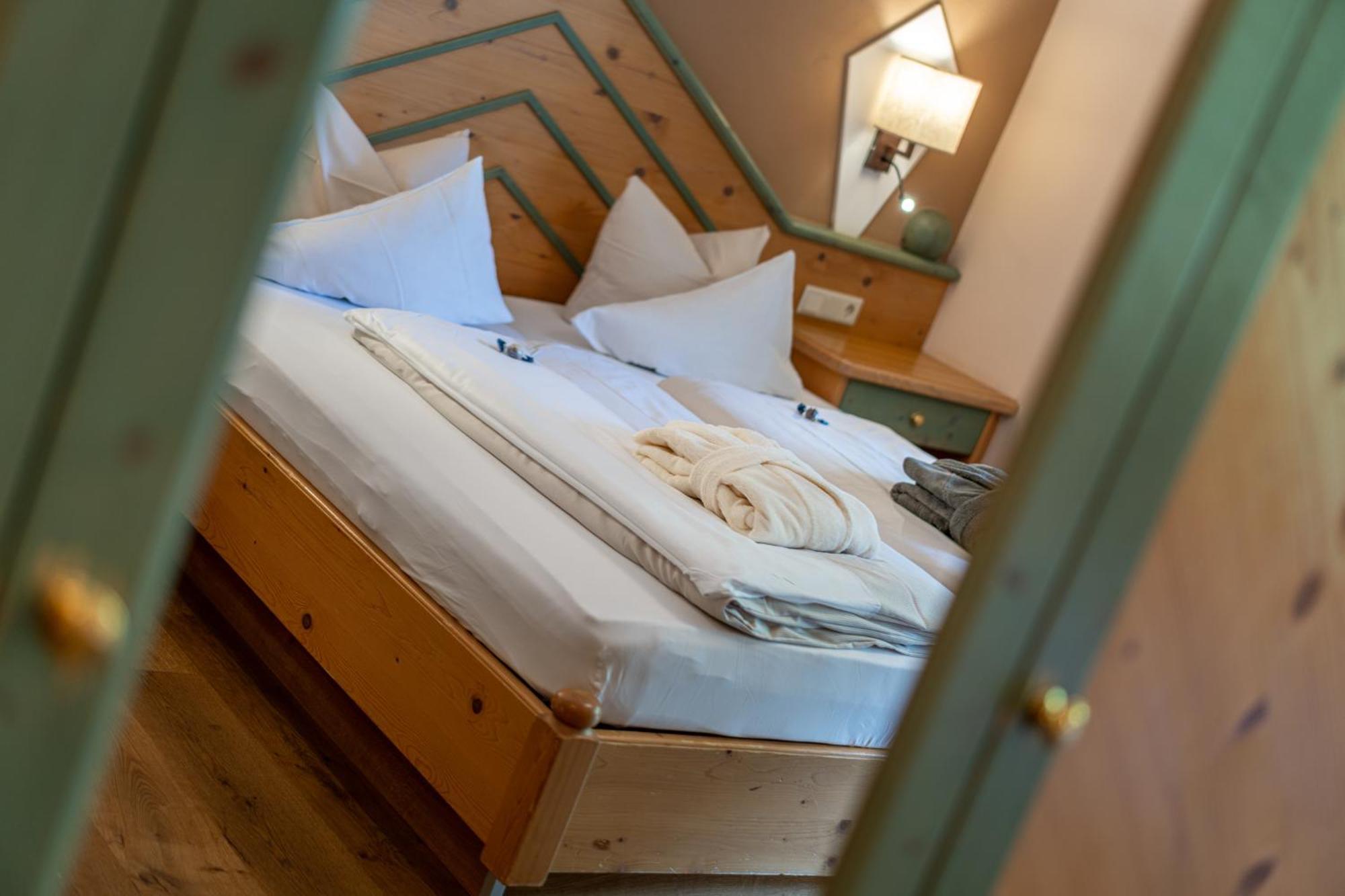 Hotel Mittagskogel Pitztal Санкт-Леонгард-ім-Пітцталь Екстер'єр фото