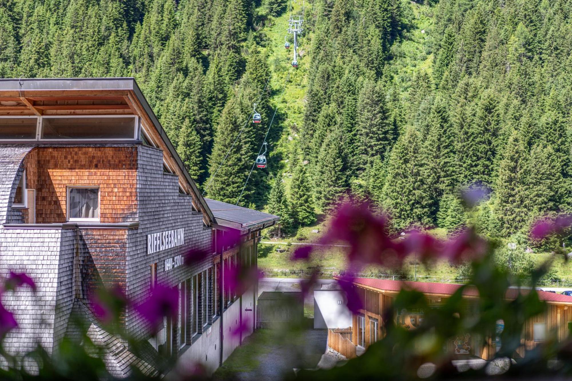 Hotel Mittagskogel Pitztal Санкт-Леонгард-ім-Пітцталь Екстер'єр фото